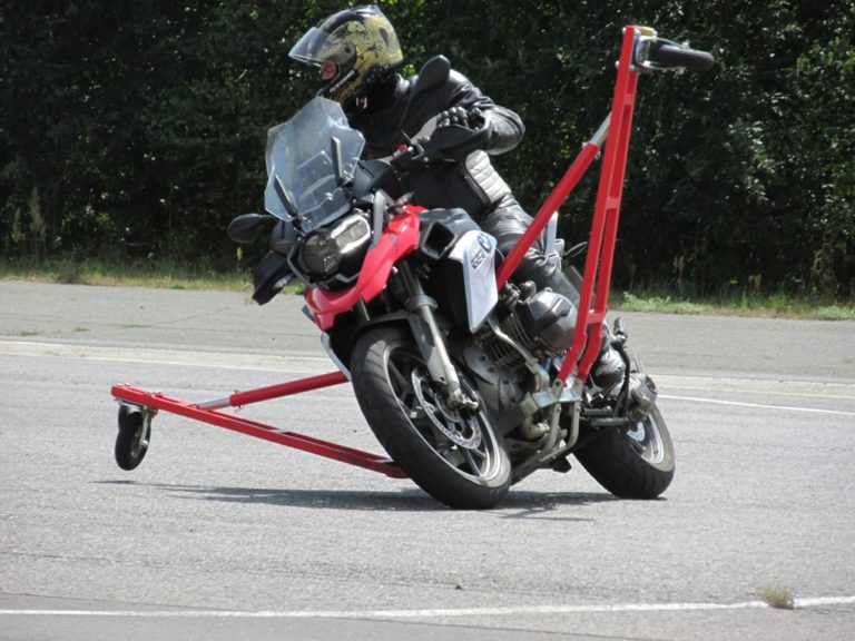 Motorrad Schräglagentraining CarPro Akademie GmbH